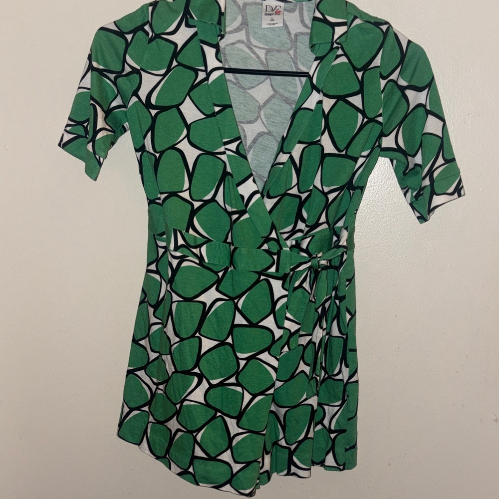 Diane Von Furstenberg Green Black and White Graphic Wrap Tunic